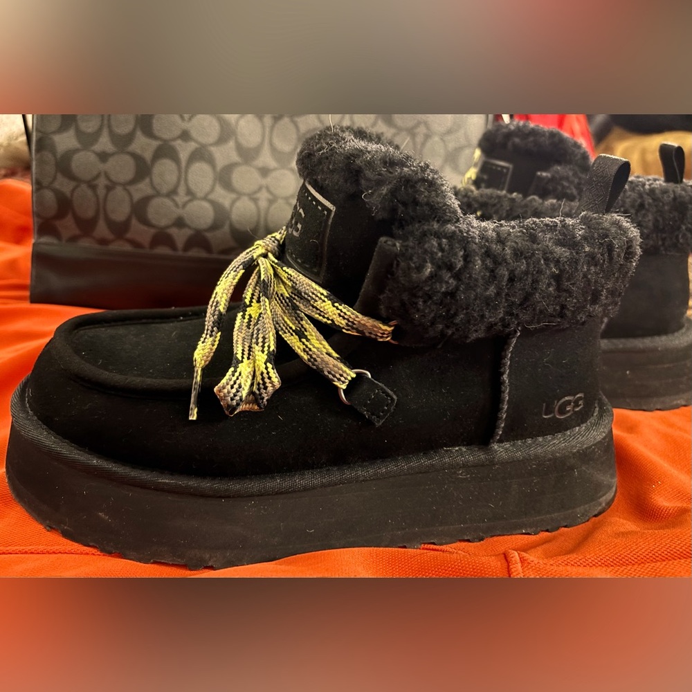 Ugg boots size 8. Worn once.